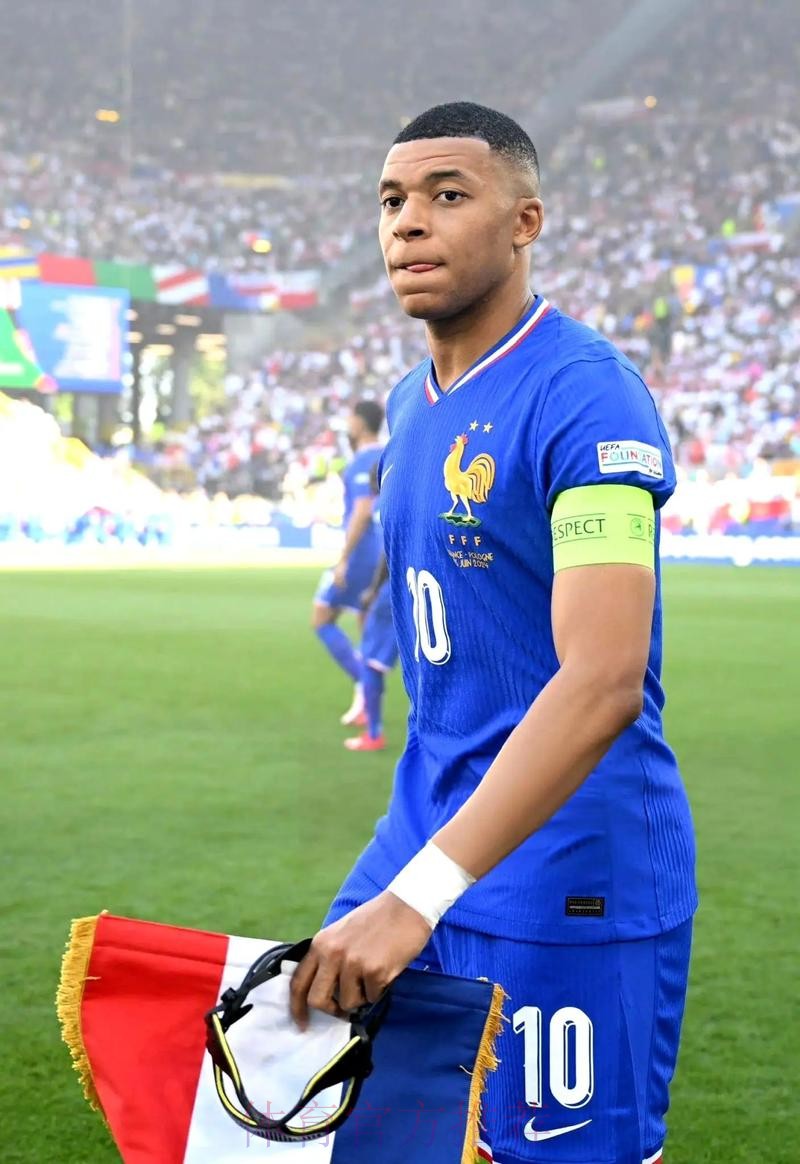 西媒:齐祖与姆巴佩交流过 若离队波帅将求购凯恩