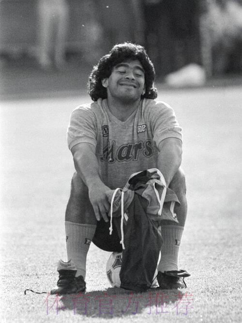 皇马官方悼念马拉多纳:留下无数遗产 全世界神话